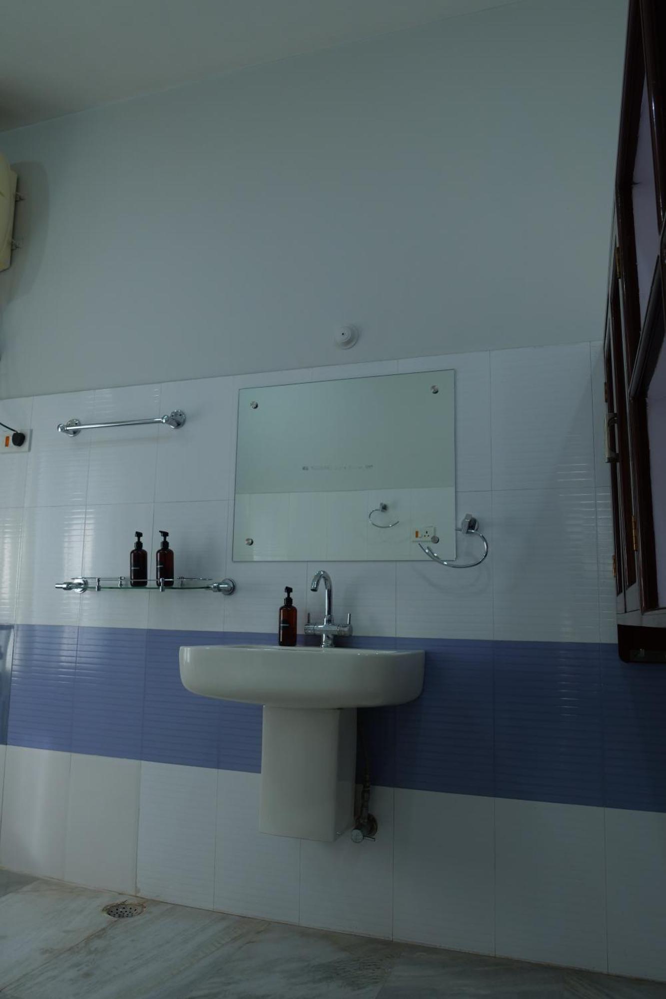 Joy'S Bnb Imphal Exterior foto